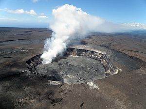 300px-Halemaʻumaʻu_crater2.jpg
